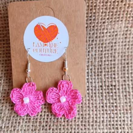 Boucles d’oreilles fleur rose au crochet